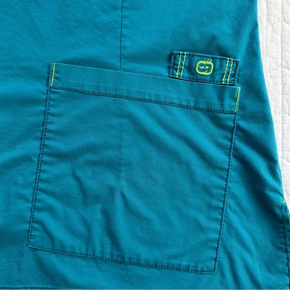 DONATE ALERT WonderWink Teal Scrub Top - Picture 2 of 4